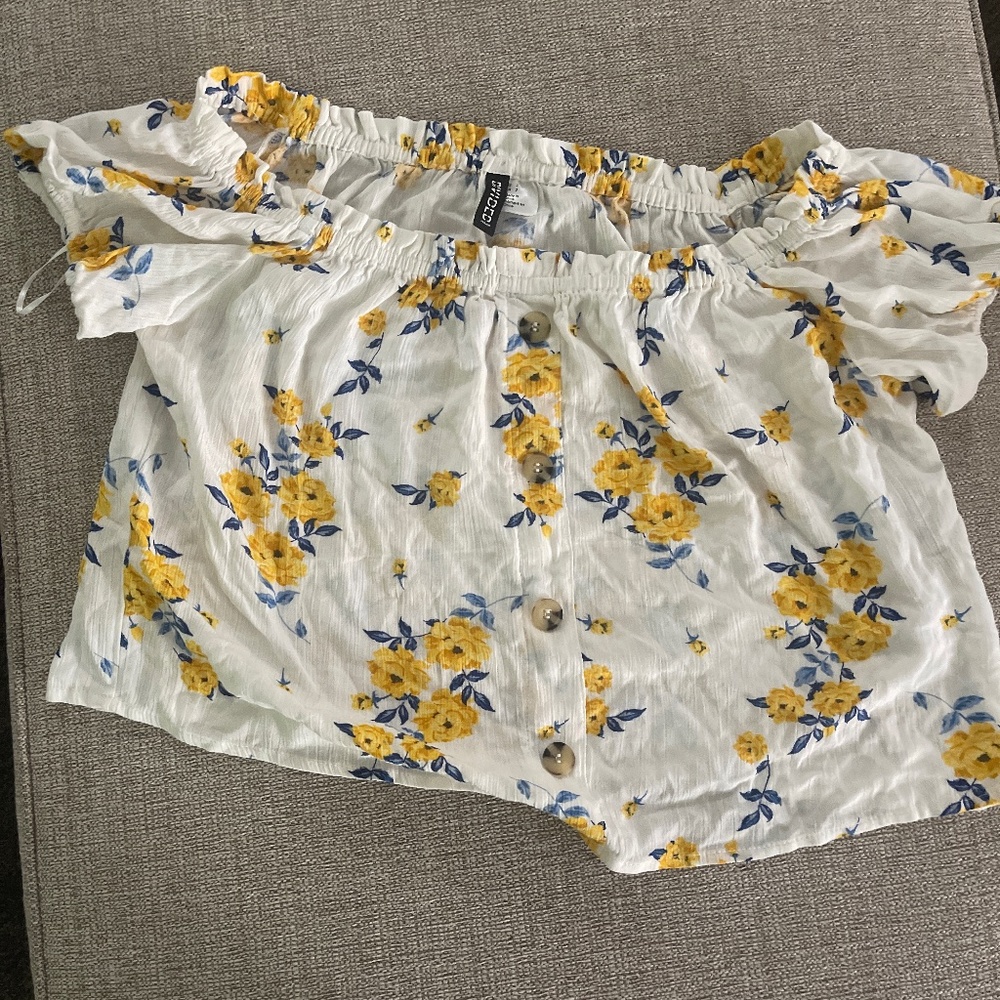 Used - Women’s H&M Crop Top (Size 2)